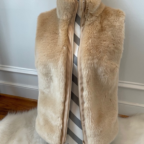 Guess Faux Fur Vest - Picture 2 of 8